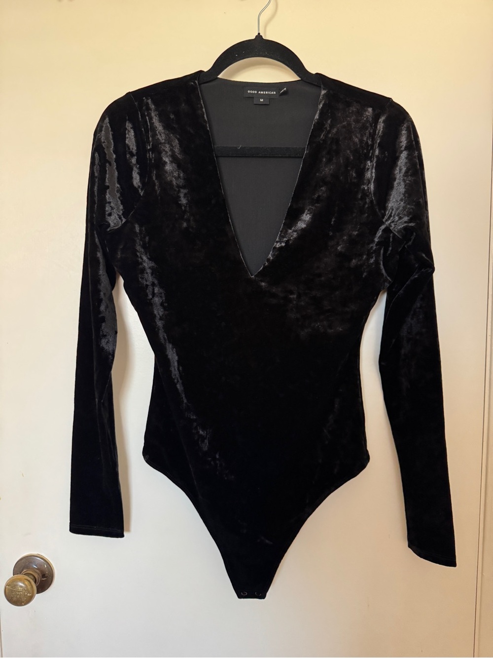 Good American Velvet Velour Long-Sleeve V-Neck Bodysuit size M NWOT $100 MSRP